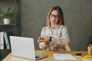 KPRM wyjaśnia, jak rozliczać nadgodziny w służbie cywilnej