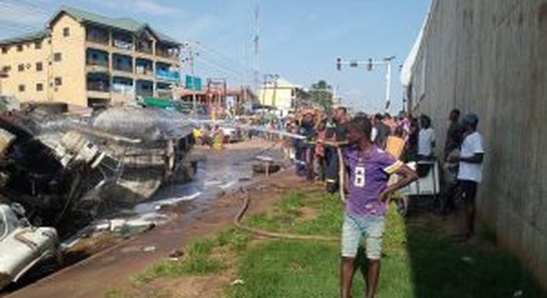 Passengers, hawkers, others escape death as tanker fell in Anambra.