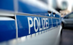 Głośna impreza, tańce na stole i seks pod płotem. Policjanci z Berlina "zaszaleli" w Hamburgu