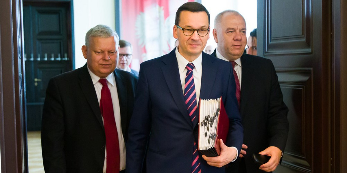 Z budżetu centralnego znikają dotacje dla polskich kolei, czyżby w ten sposób rząd ściął deficyt budżetowy o kolejne  miliardy złotych?
