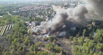 Kłęby czarnego dymu nad Zabrzem. Mieszkańcy mają nie otwierać okien