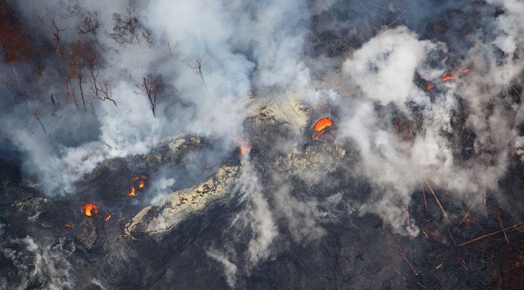 Hasonló föld alatti szénrétegtűz a Hawaii Pahoában, 2018-ban