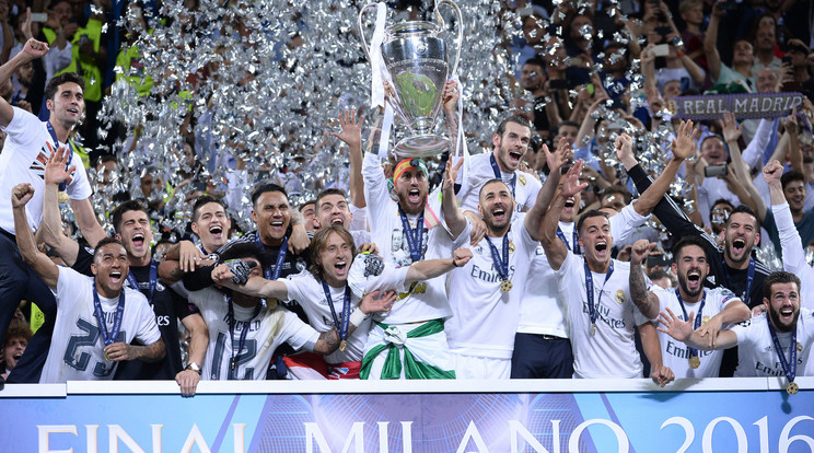A Real újabb sikere még a városi rivális játékosát is ünneplésre késztette /Fotó: AFP