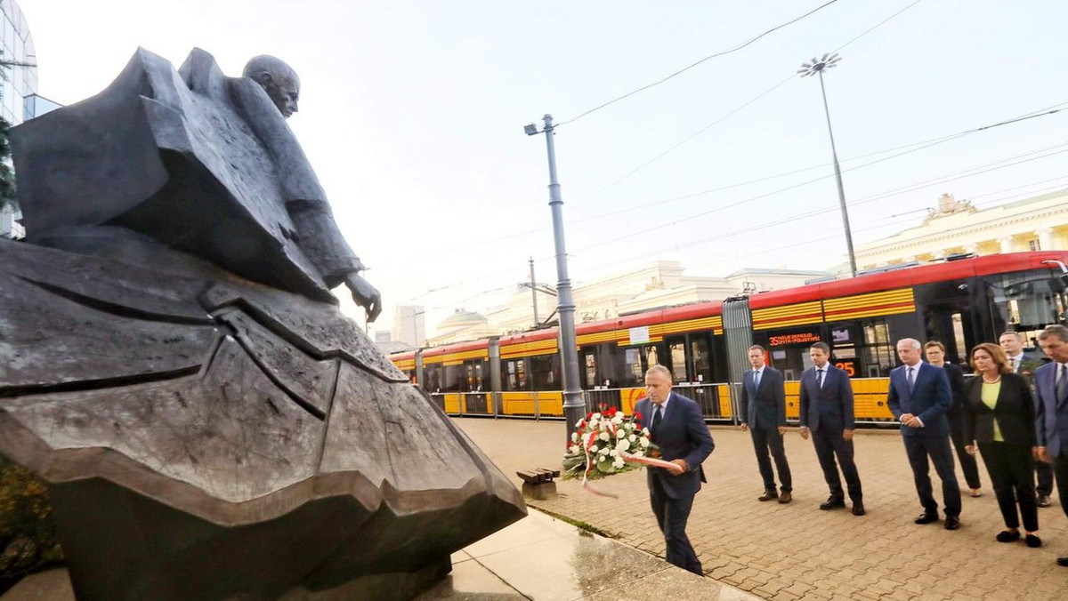 Politycy PO i Nowoczesnej oddali hołd ofiarom II wojny światowej w Warszawie