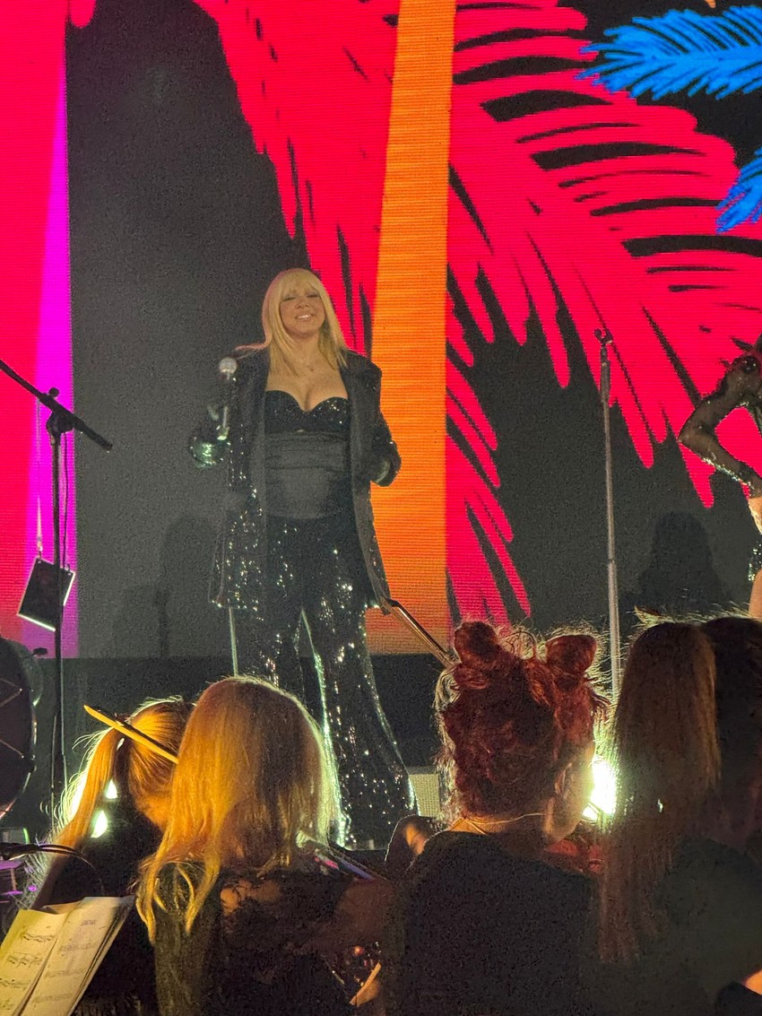 Milica Todorović na koncertu Emine Jahović