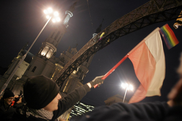 Warszawa: Tęcza na Placu Zbawiciela tęczowa