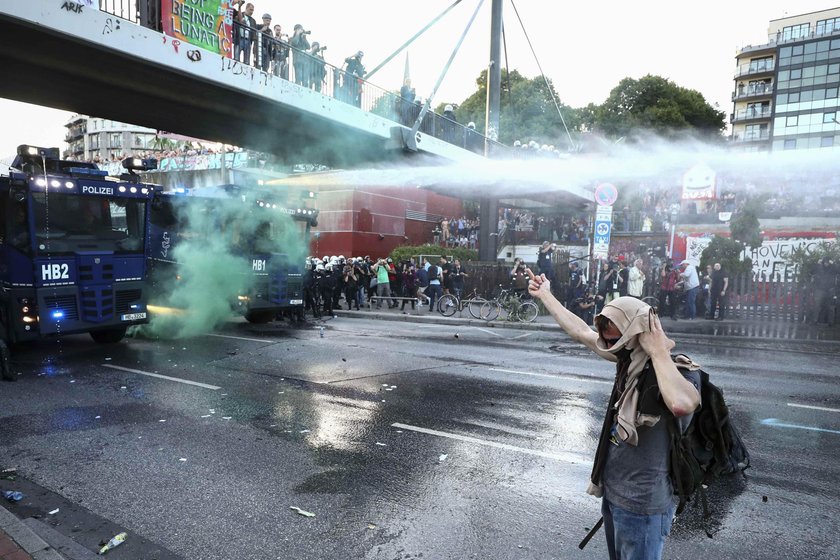 "Witamy w piekle". Starcia policji z demonstrantami przed szczytem G20 w Hamburgu