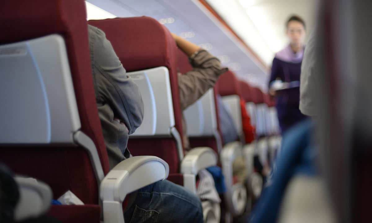 Prowokował, a potem chciał pocałować stewardesę. Pasażer zatrzymany na lotnisku