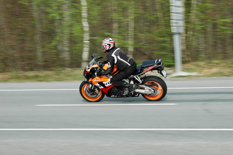 Honda CBR1000RR Fireblade Repsol replika (test)