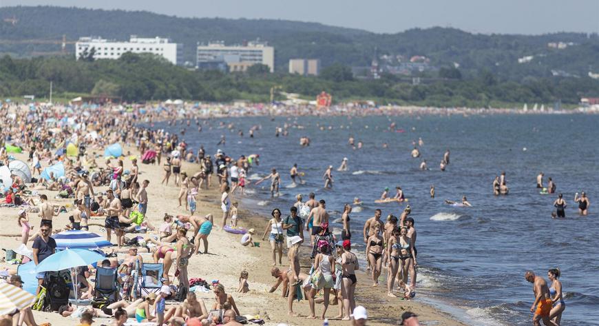 W Gdańsku działa dziewięć kąpielisk: Jelitkowo, Piastowska Jelitkowo, Molo Brzeźno, Hallera Brzeźno, Dom Zdrojowy Brzeźno, Stogi, Sobieszewo, Orle i Świbno. Przekłada się to na 1 tys. 300 m linii brzegowej.
