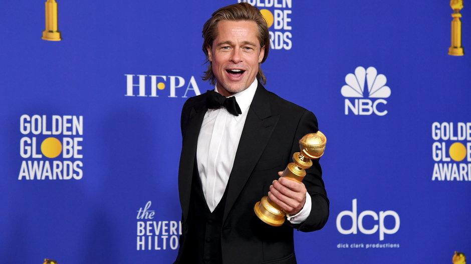 Brad Pitt ze Złotym Globem za najlepszą rolę drugoplanową w "Pewnego razu...w Hollywood", styczeń 2020 r.