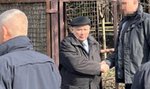 Jarosław Kaczyński wyruszył na komisję ds. Pegasusa z potężną teczką. Minę miał nietęgą [ZDJĘCIA]