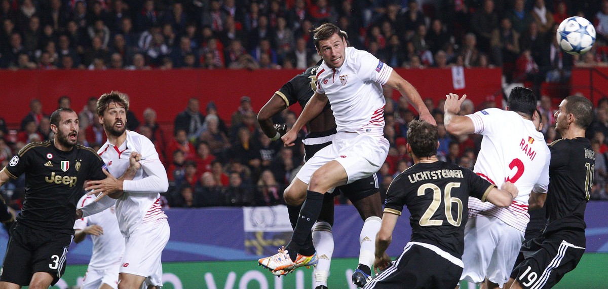 Liga Mistrzów: Sevilla z Krychowiakiem pokonała Juventus i zagra w Lidze Europy. WIDEO