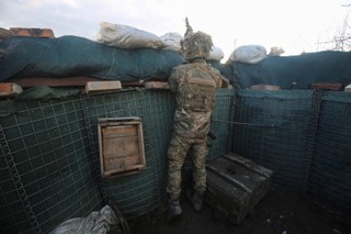 Ukraina: Rekomendacja wprowadzenia stanu nadzwyczajnego, pobór do wojska i rozszerzenie dostępu do broni