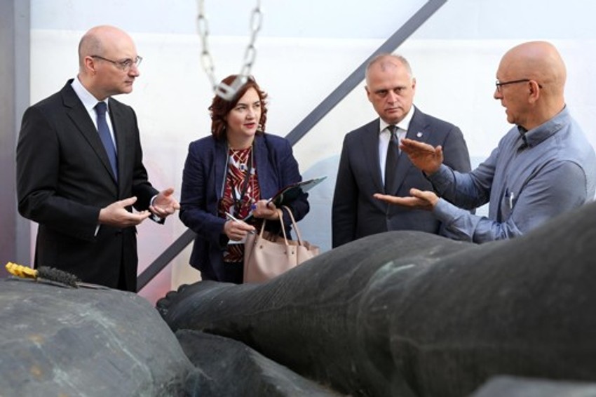 Ambasador Mondoloni i Goran Vesić obišli radove