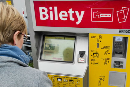 Chciała kupić bilet na autobus. Automat ściągnął jej 5 tys. zł z konta