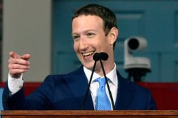 Mark Zuckerberg od początku 2018 r. stał się bogatszy o 5,5 mld dolarów. Ale do Jeffa Bezosa mu daleko