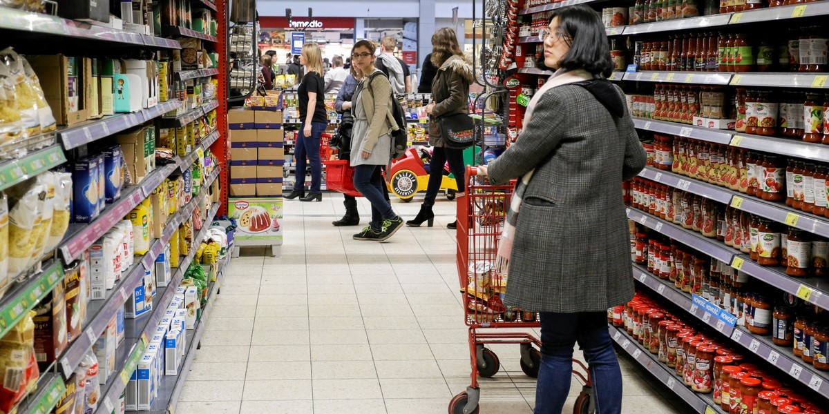 Sprzedaż detaliczna w Polsce i UE spadła w marcu w ujęciu miesięcznym i wzrosła w ujęciu rocznym