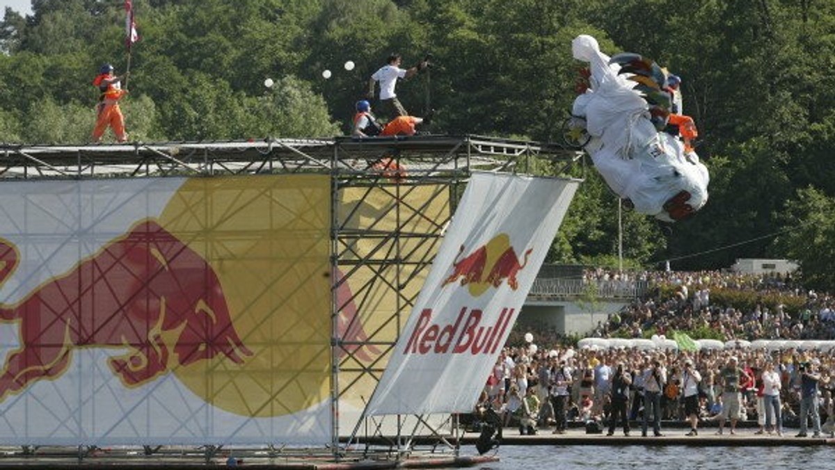 - Postawiliśmy na projekt z odrobiną humoru, ale też z pozytywnym przekazem - mówi Robert Bluszcz, kapitan i pilot zespołu Pasożyty. 5. Konkurs Lotów Red Bull już niebawem.