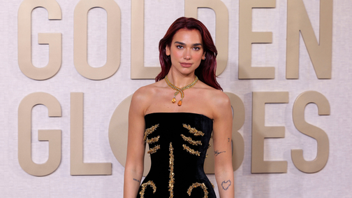 Dua Lipa úgy viseli a melltartóját az utcán, ahogy senki más
