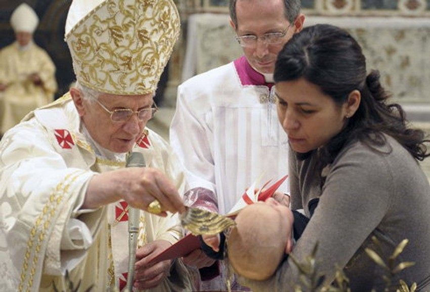 Krštenje beba u Sikstinskoj kapeli u Vatikanu