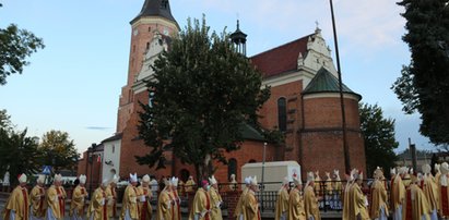 Miliony na księży z budżetu. Tyle państwo wydało w 2021 r. na Fundusz Kościelny. Posłowie grzmią: "Trzeba z tym skończyć"