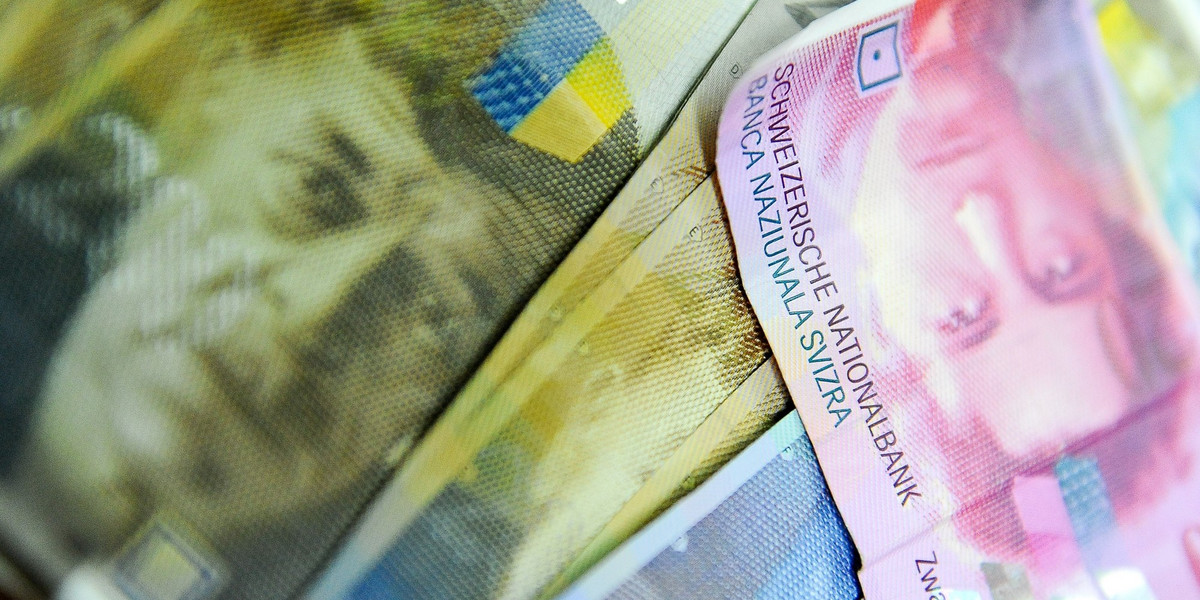 W 2017 r. banki wypowiedziały 433 umowy kredytowe w walutach obcych