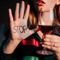 Száraz november: hazánkban 400 ezer gyerek él alkoholista szülővel