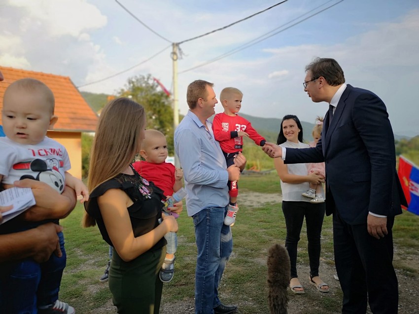 Vučić sa porodicom Kovačević