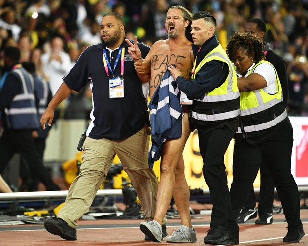 Ten 'lekkoatleta' na MŚ wystartował całkiem nagi