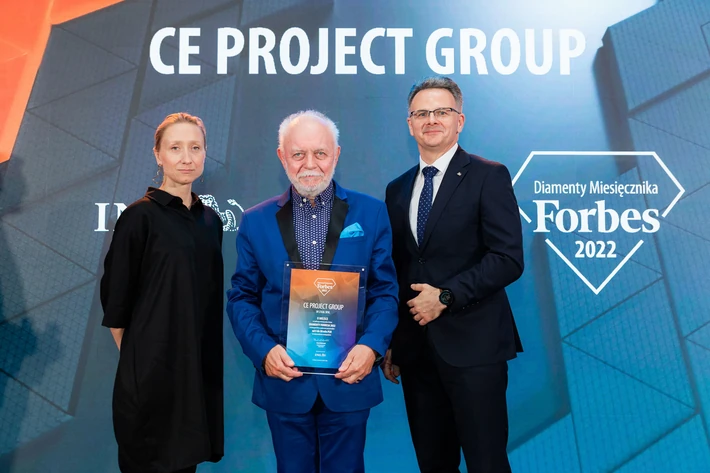 W imieniu CE PROJECT GROUP wyróżnienie odebrał prezes zarządu firmy Jerzy Śmiałkowski. Wyróżnienia gratulowali mu Katarzyna Dębek, zastępca redaktora naczelnego Forbes Polska oraz Tomasz Żurowski, Dyrektor Regionalny ds. Korporacyjnych, Region Kraków z  ING Banku Śląskiego