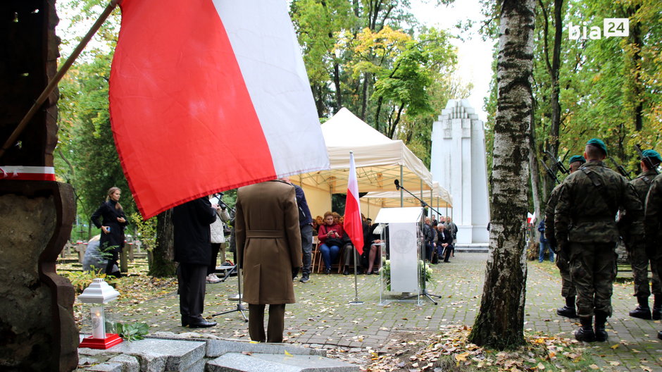 Poświęcenie kolumbarium na Cmentarzu Wojskowym w Białymstoku [fot. Bia24]