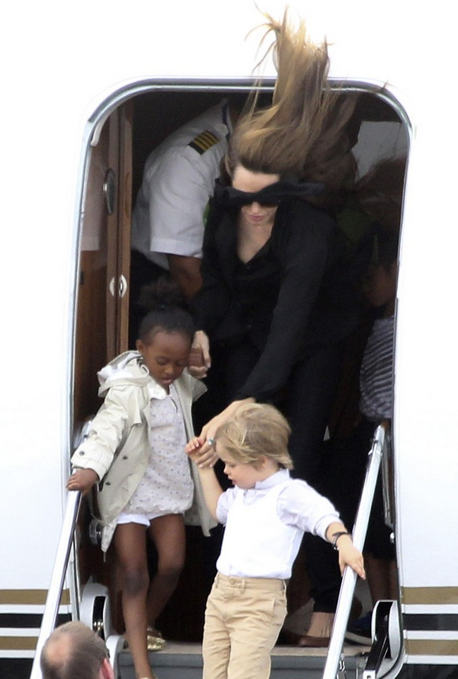 Angelina Jolie z dziećmi: Zaharą (5 l.) i Shiloh (4 l.) w Meksyku