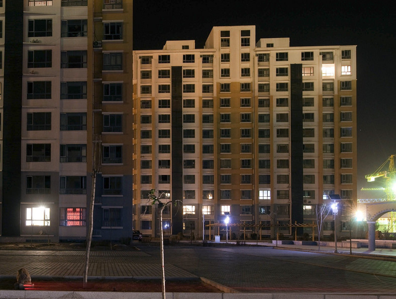 Budynki w nowej dzielnicy Ordos (północne Chiny) świecą pustkami