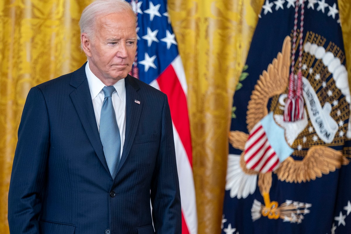 epa11455875 US President Joe Biden participates in a Medal of Honor ceremony in the East Room of the White House in Washington, DC, USA, 03 July 2024. President Biden awarded the Medal of Honor posthumously to two Union Army Privates, Philip G. Shadrach and George D. Wilson, for their part in stealing a Confederate train during the Civil War. EPA/SHAWN THEW Dostawca: PAP/EPA.