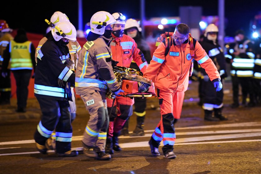 Tragiczny wypadek na Podkarpaciu. Pięć osób nie żyje, kilkadziesiąt jest rannych