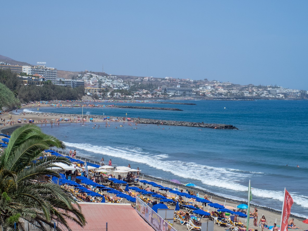 Pláž na Kanárskych ostrovoch Playa del Inglés. (ilustračné foto)