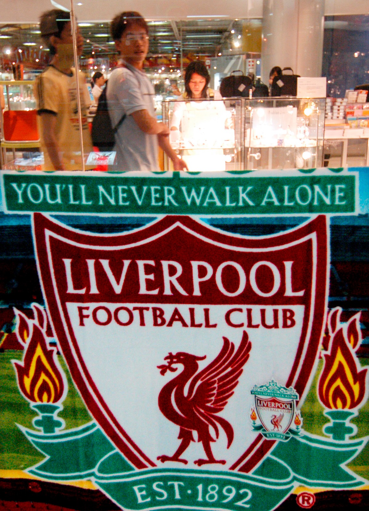 Herb klubu Liverpool FC, fot. Bloomberg