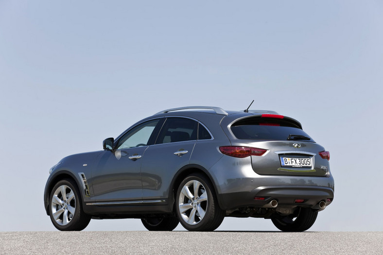 Porsche Cayenne kontra Infiniti FX: luksus i sport