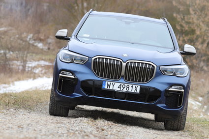 Silniki diesla wciąż mają swoich fanów. Szczególnie jeśli mają 400 KM. Test BMW X5 M50d