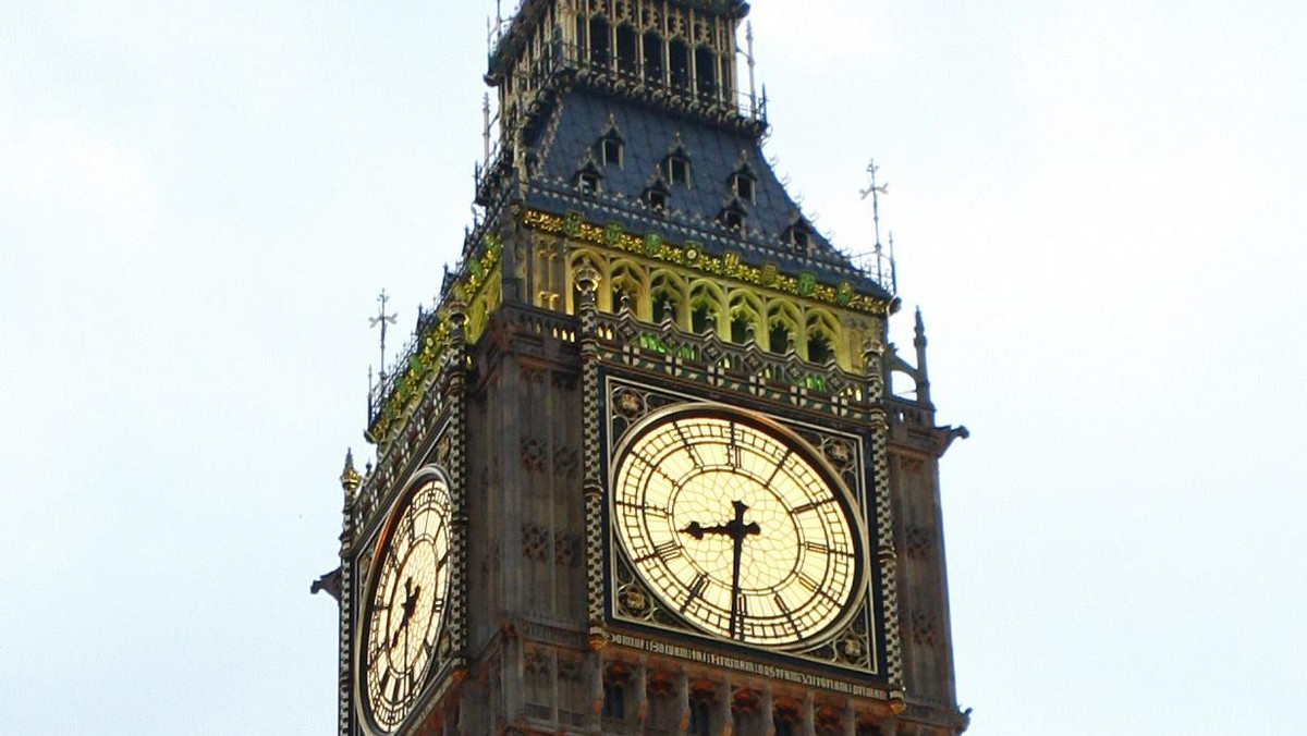W związku z zaostrzeniem środków bezpieczeństwa cudzoziemcy nie są wpuszczani na wieżę zegarową Big Bena w Londynie - pisze dziennik "Daily Mail". Brytyjczycy zaś muszą prosić o zezwolenie posłów ze swoich okręgów.