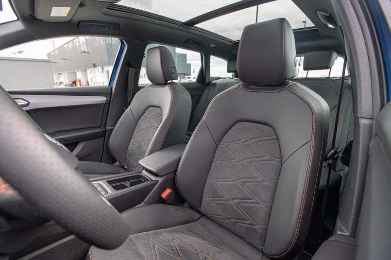 LEON SPORTSTOURERER E-HIBRRID