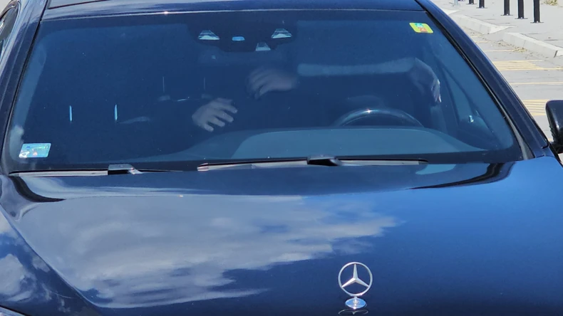 Breskvicu sačekao dečko na aerodromu