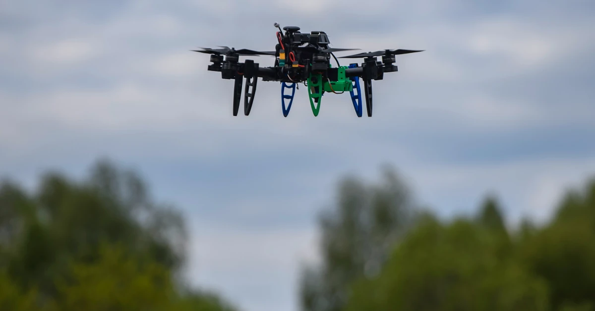 Niecodzienne odkrycie w Ustce. Morze wyrzuciło fragmenty wojskowego drona