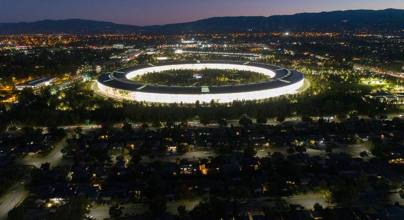 apple campus park night aerial drone SUNNYVALE, CA: OCTOBER 22: Apple Park's spaceship campus is seen from this drone view in Sunnyvale, Calif., on Monday, Oct. 22, 2019. (Jane Tyska/Bay Area News Group) (Photo by Jane Tyska/MediaNews Group/The Mercury News via Getty Images)