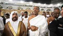 Buhari meets APC governors, EFCC boss, others in Makkah
