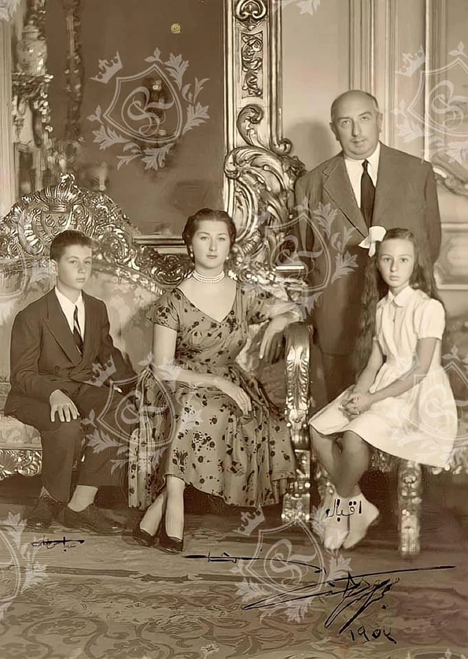 Sultanija Neslišah sa suprugom i decom