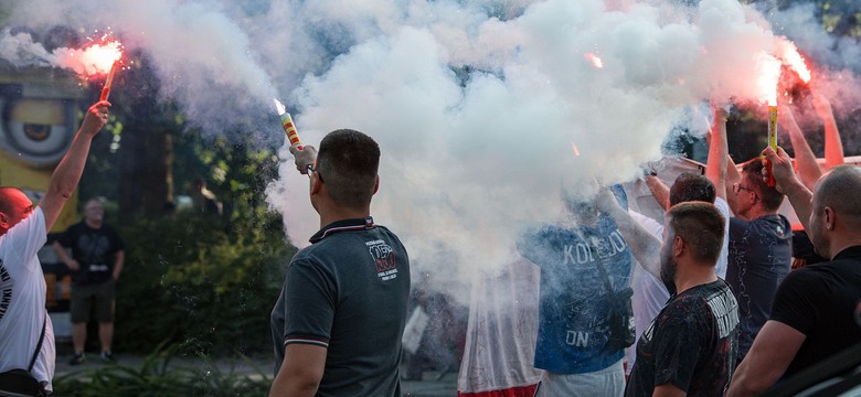 Duszpasterz kibiców: Nie rozumiem szumu wokół hasła "Śmierć wrogom ojczyzny"