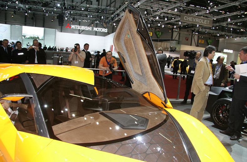 Genewa 2009: Italdesign Giugiaro Frazer-Nash Namir – hybrydowy tygrys we włoskim garniturze