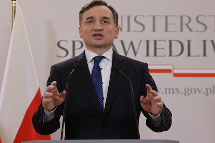 Zawieszenie składki do UE. Oto jak pomysł Solidarnej Polski oceniają Polacy [SONDAŻ]